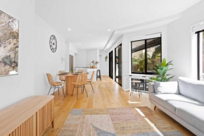 Private Burleigh Retreat, Short Walk to Beach